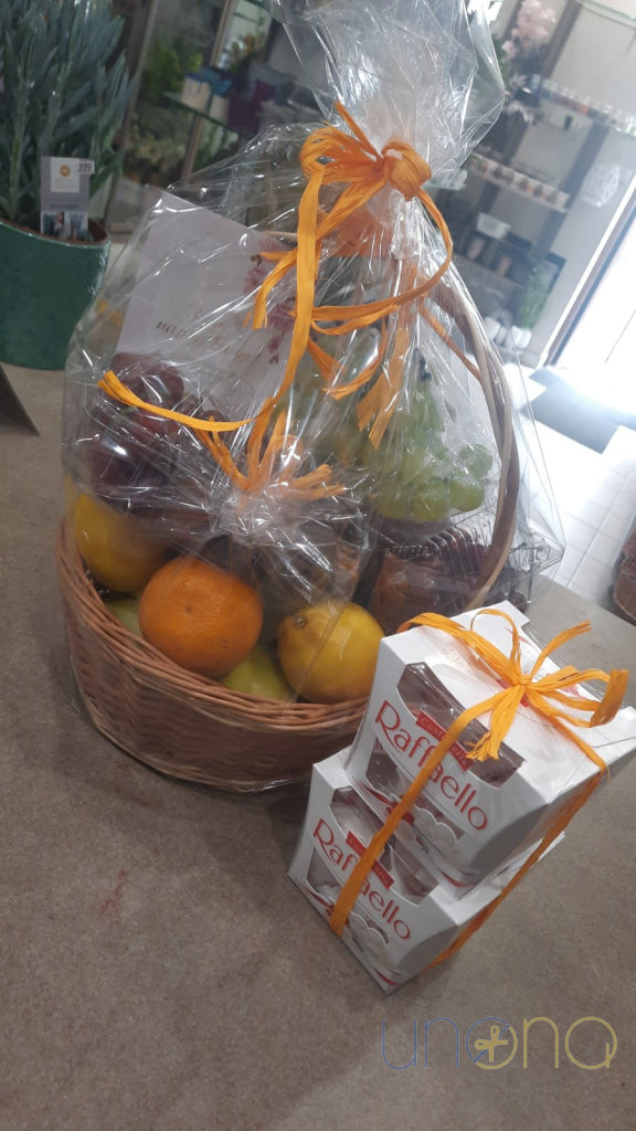 fruit and chocolate gift basket delivery Lviv Ukraine healthy gift for Ukrainian woman