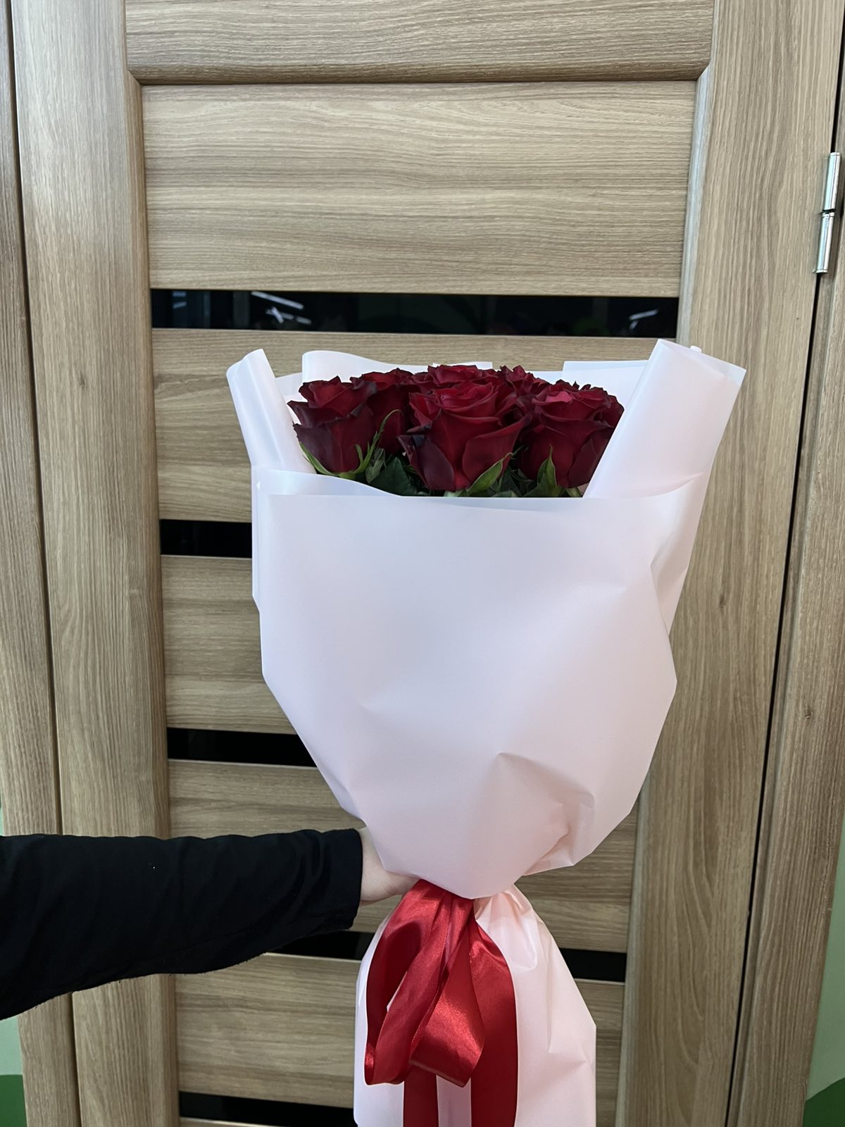 9 red roses bouquet delivery in Kyiv Ukraine