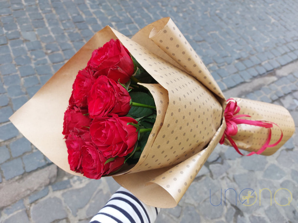 Luxury bouquet of fabulous red roses for delivery in Ukraine