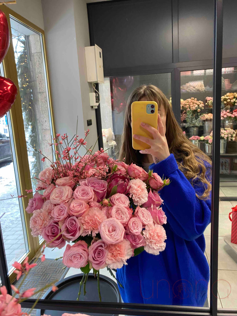 Make Her Day Bouquet – Roses Orchids Asters & Alstroemeria Delivery in Ukraine asters