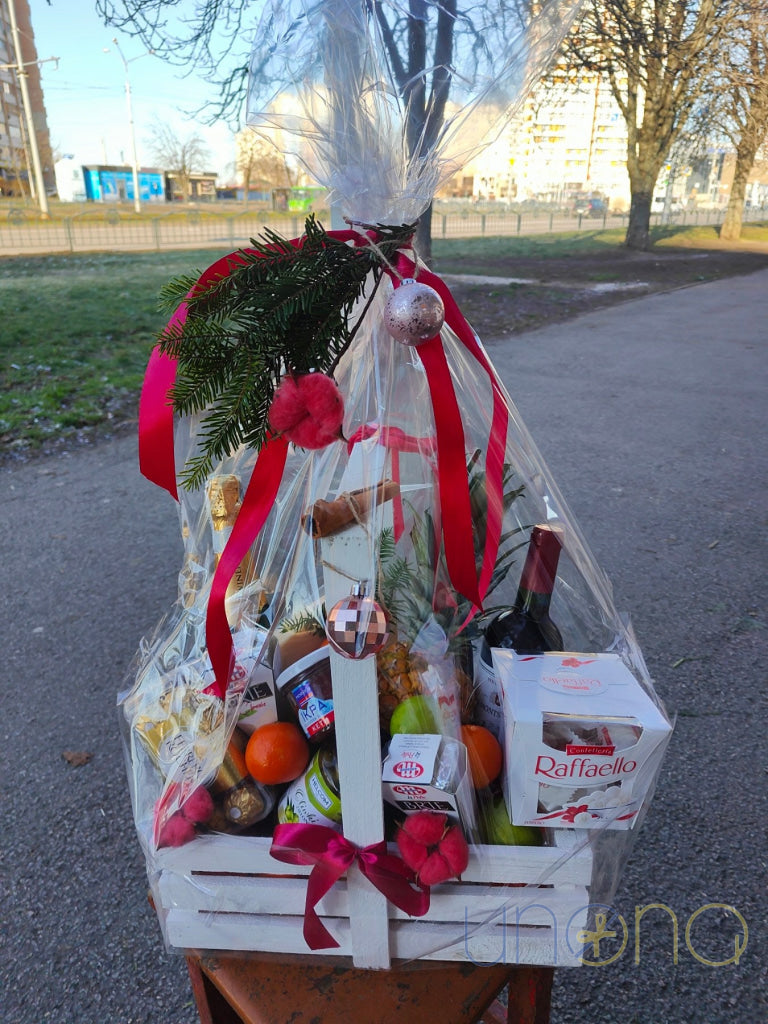 Our Favourite Christmas Gift Basket Christmas gift basket