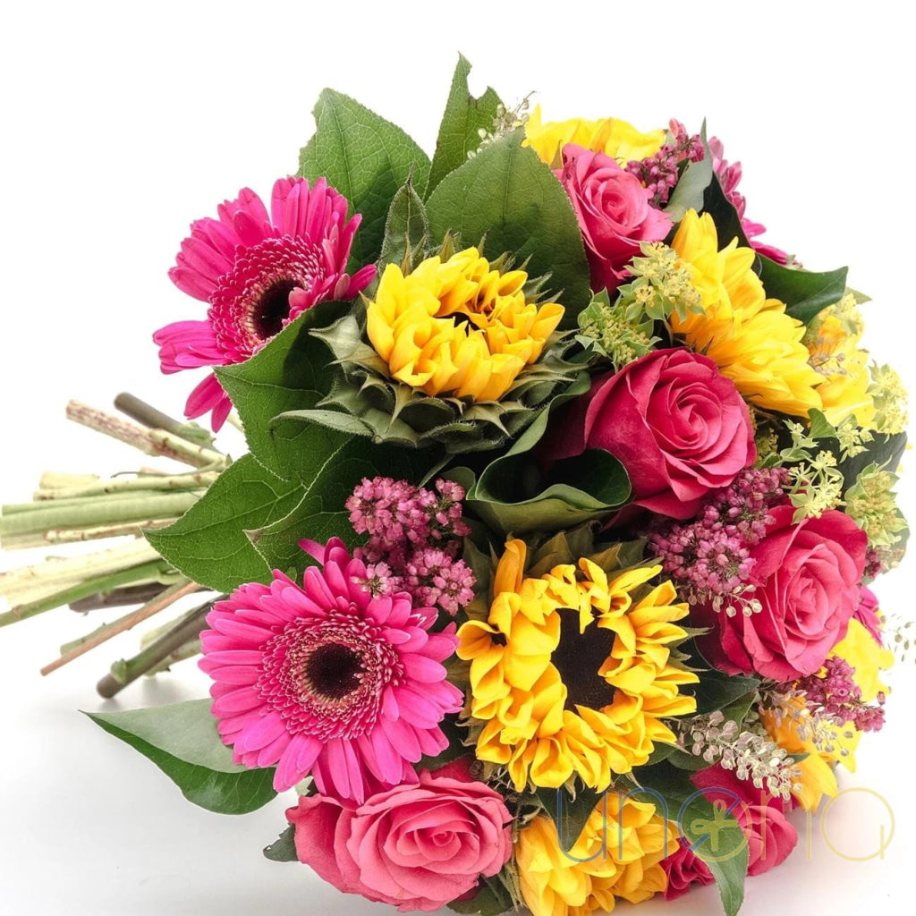 Pink rose and sunflower bouquet for delivery in Ukraine
