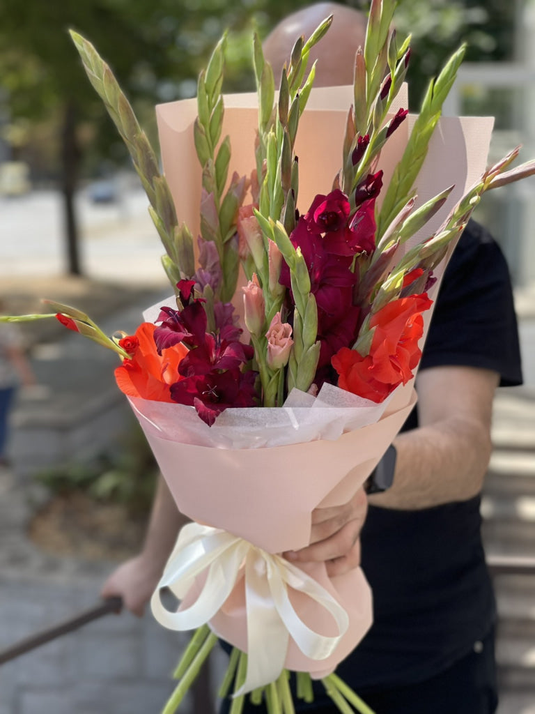 Summer Breeze Bouquet with 15 Gladioluses – Flower Delivery in Ukraine gladiolus