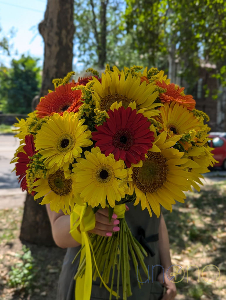 Bright sunflower and gerbera bouquet for her in Ukraine