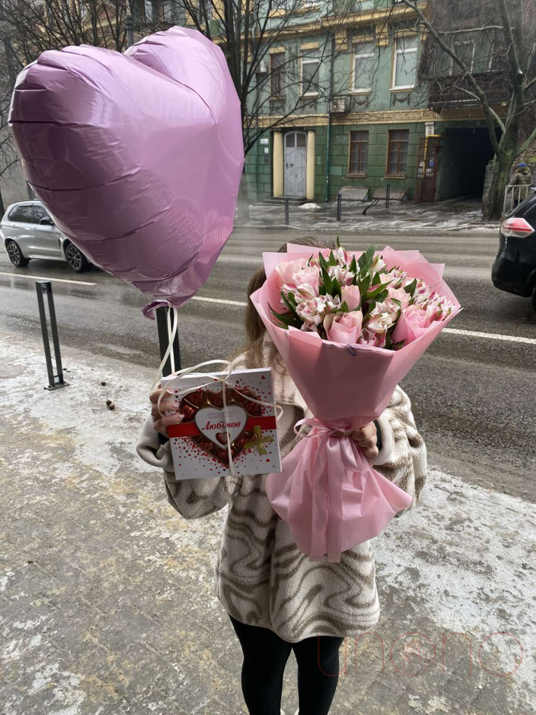 Sweet Tenderness Gift Set – Roses Alstroemerias & Asters with Chocolates Flower set