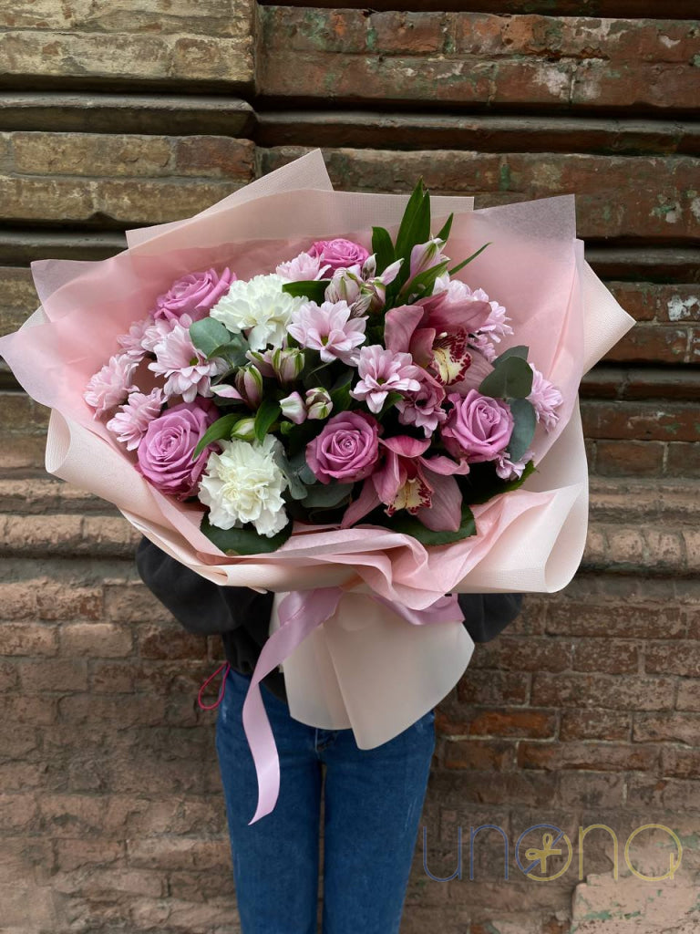 premium flower delivery Ukraine