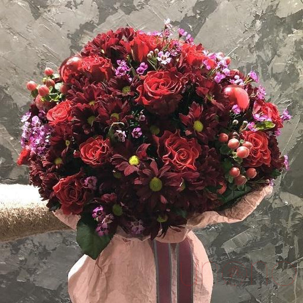 Vivid Red Christmas Bouquet | Ukraine Gift Delivery.