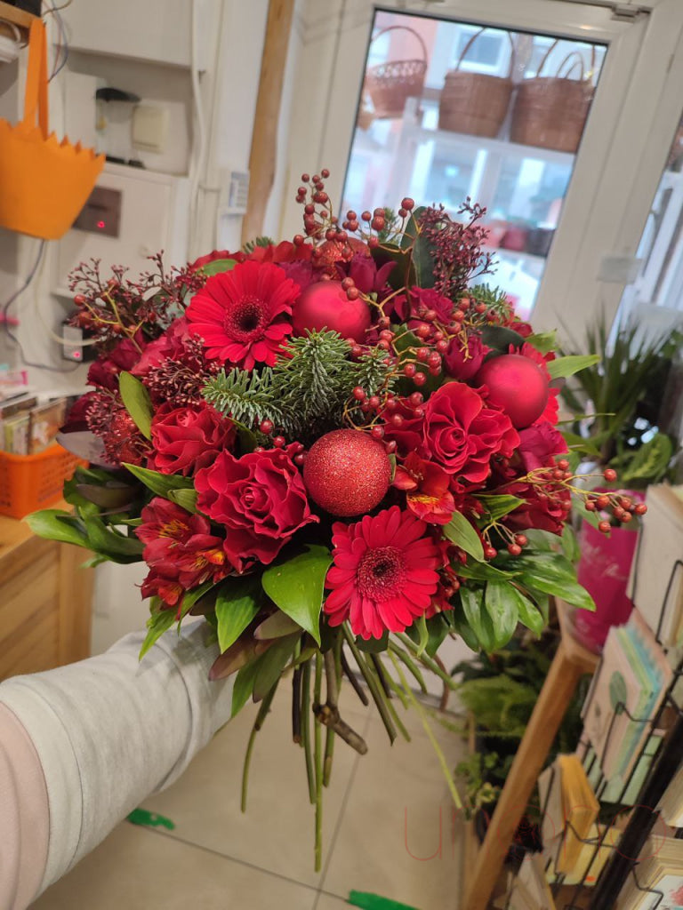 Vivid Red Christmas Bouquet Flowers
